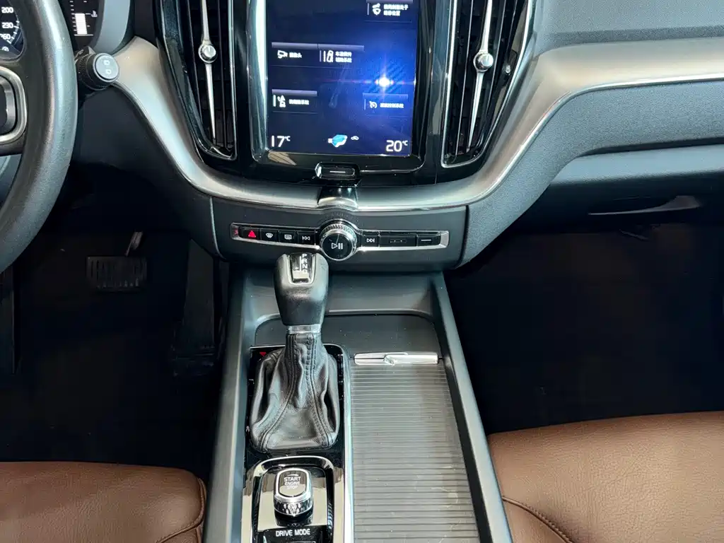 Volvo XC60 2020 — фото 22