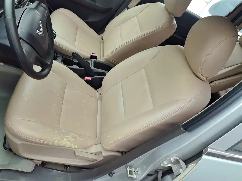 Wuling Hongguang 2015 — фото 11