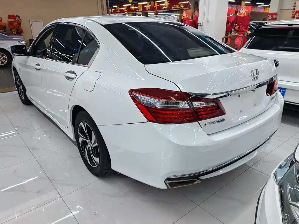 Honda Accord 2018 — фото 3