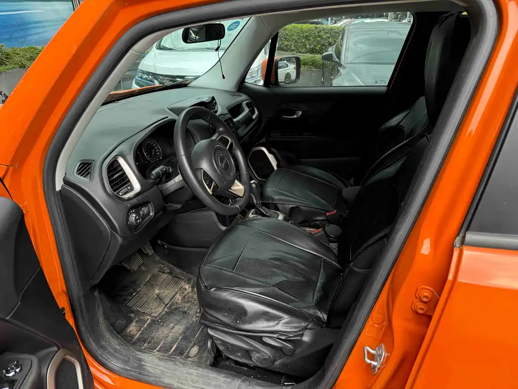 Jeep Renegade 2016 — фото 6