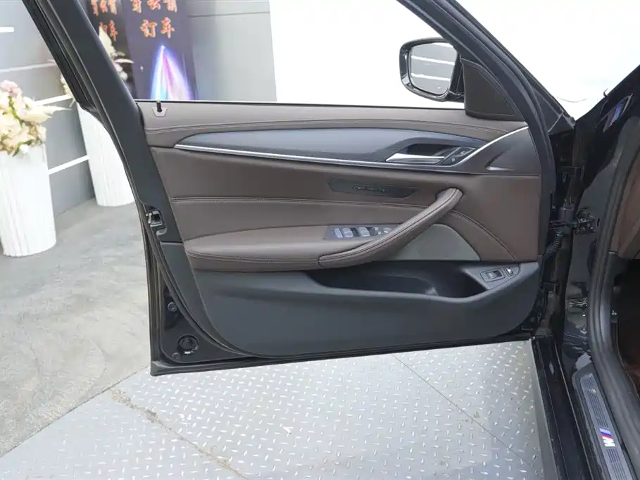 BMW 5 Series New Energy 2022 — фото 12