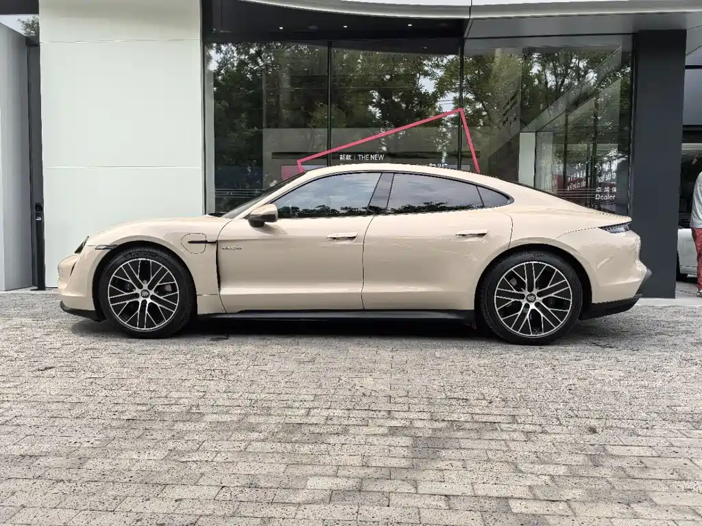 Porsche Taycan 2024