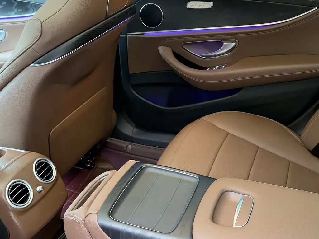 Mercedes-Benz E-Class 2018 — фото 15