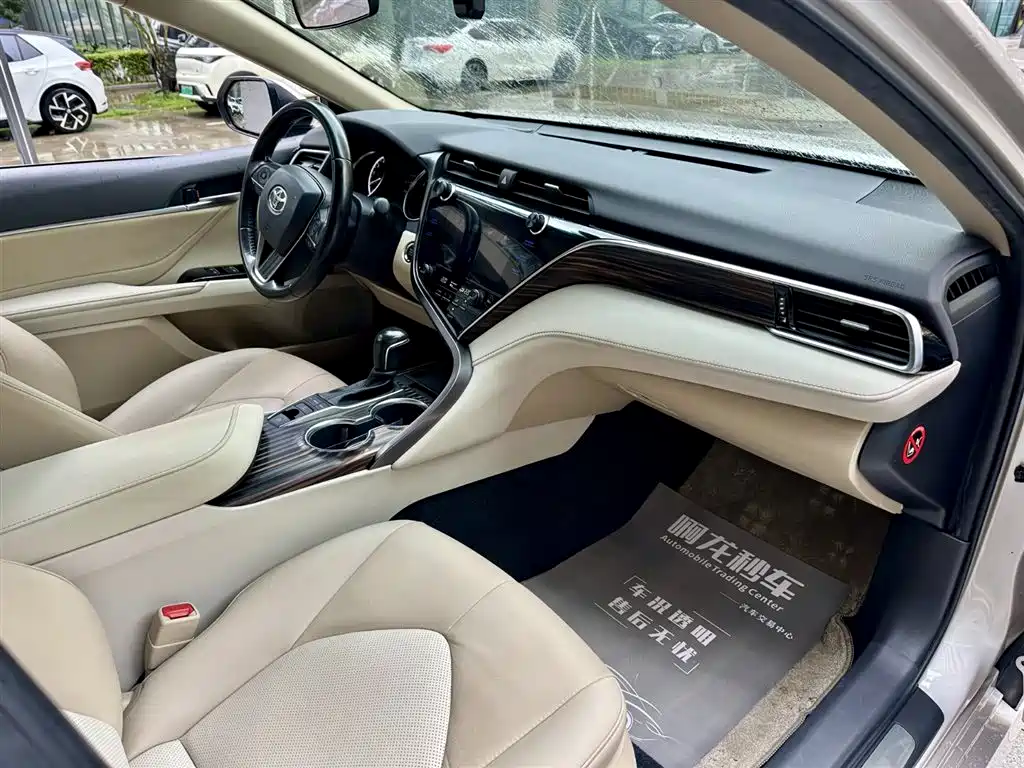 Toyota Camry 2019 — фото 15