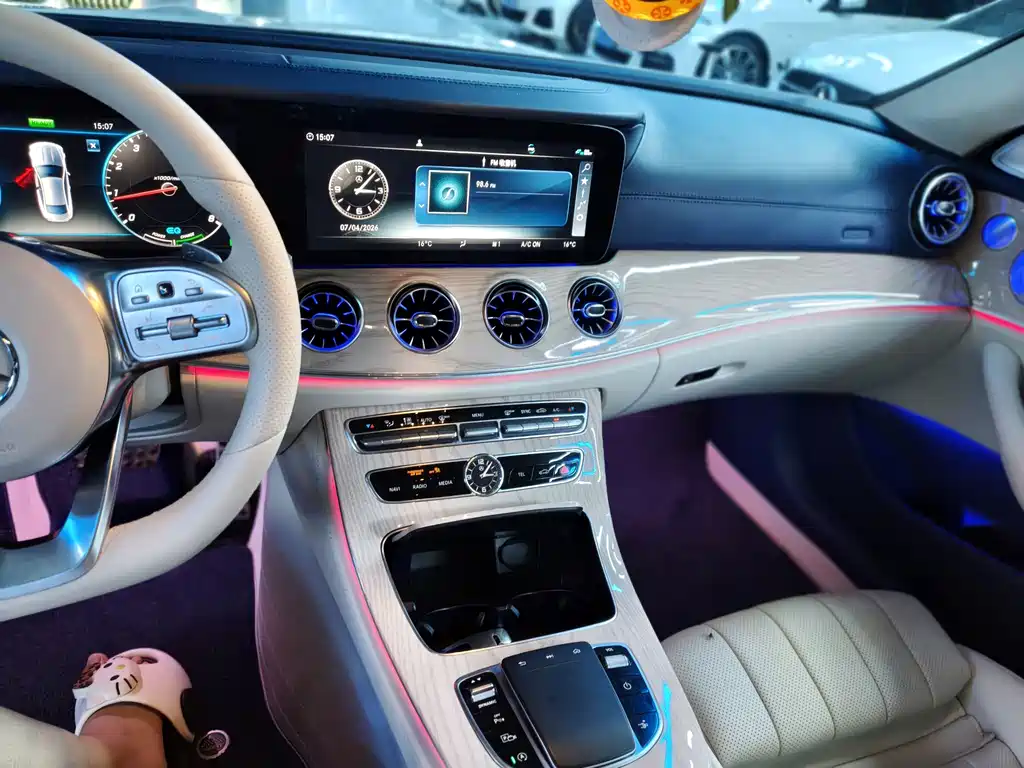 Mercedes-Benz E-Class 2020 — фото 15