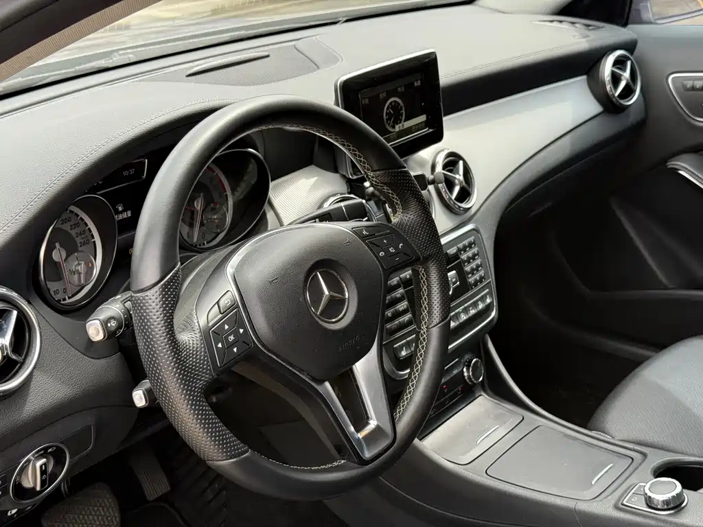 Mercedes-Benz GLA 2015