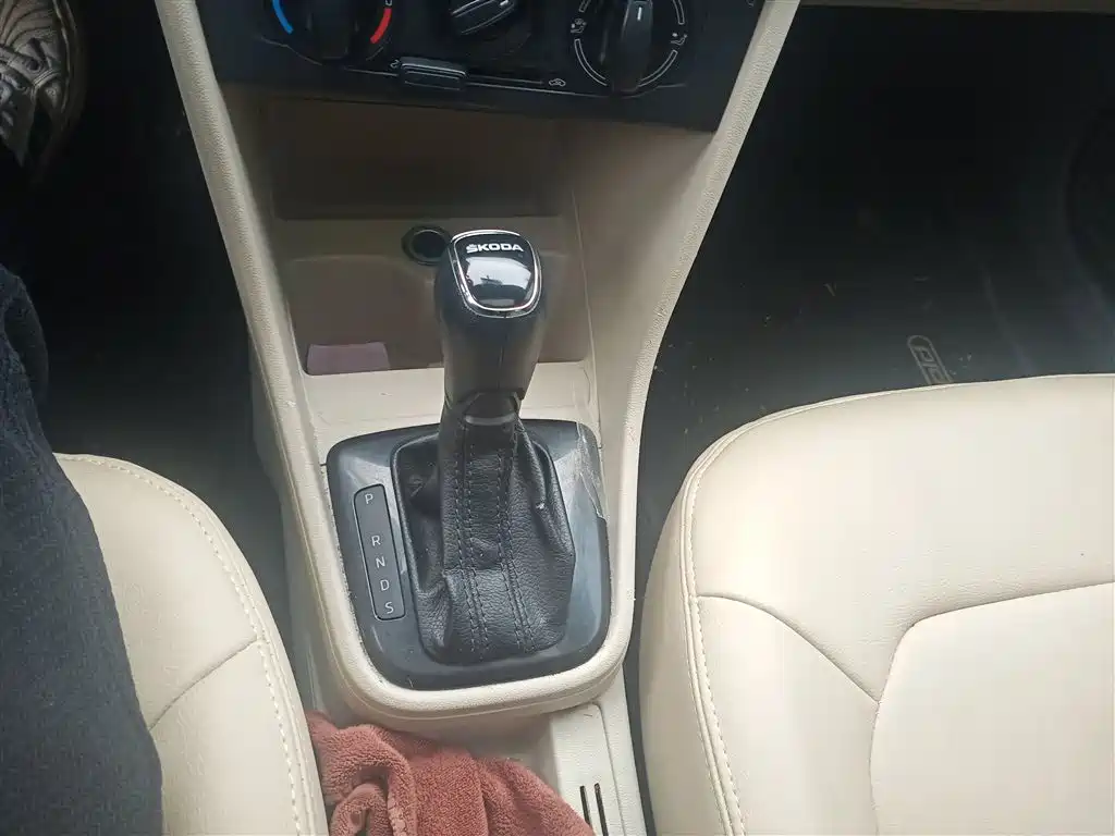 Skoda Rapid 2015 — фото 14