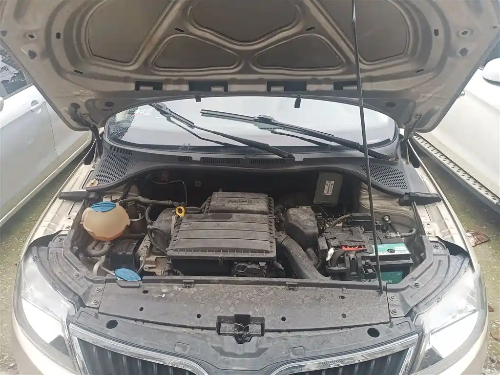 Skoda Rapid 2015 — фото 20
