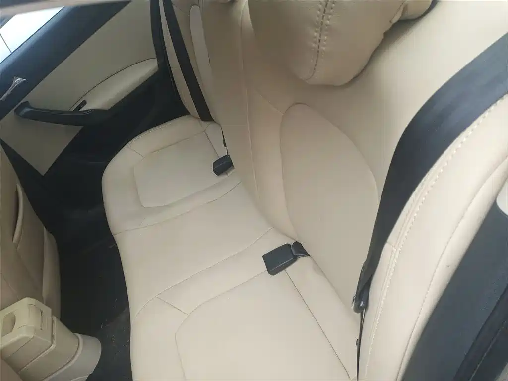 Skoda Rapid 2015 — фото 17