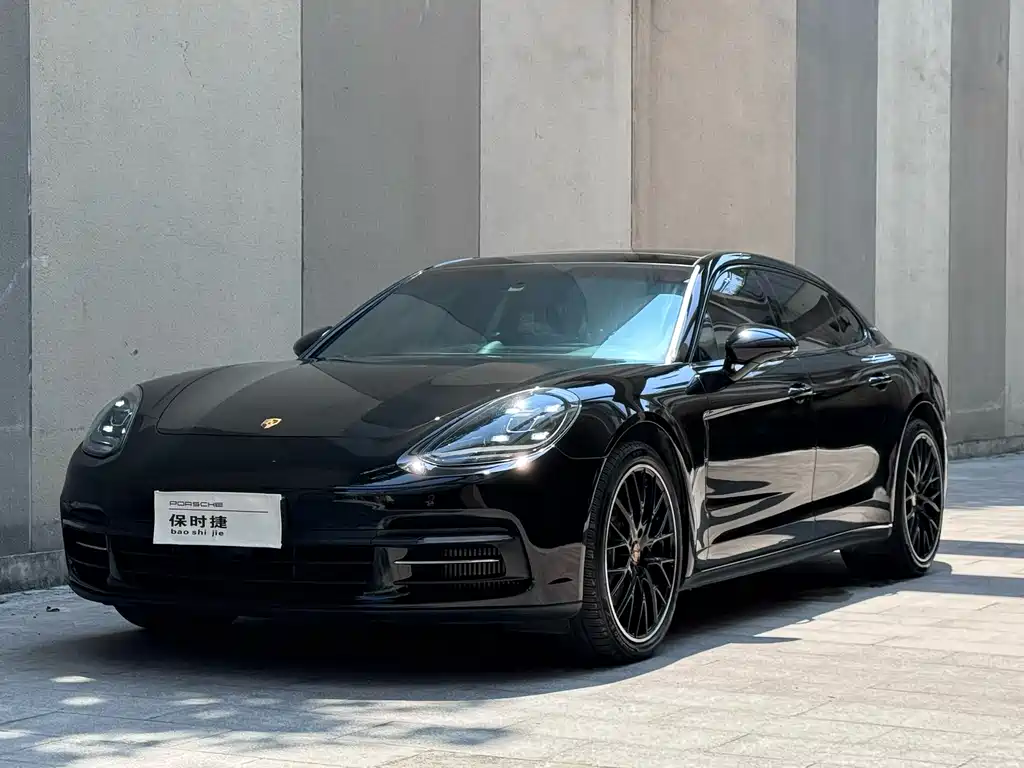 Porsche Panamera 2019 — фото 1