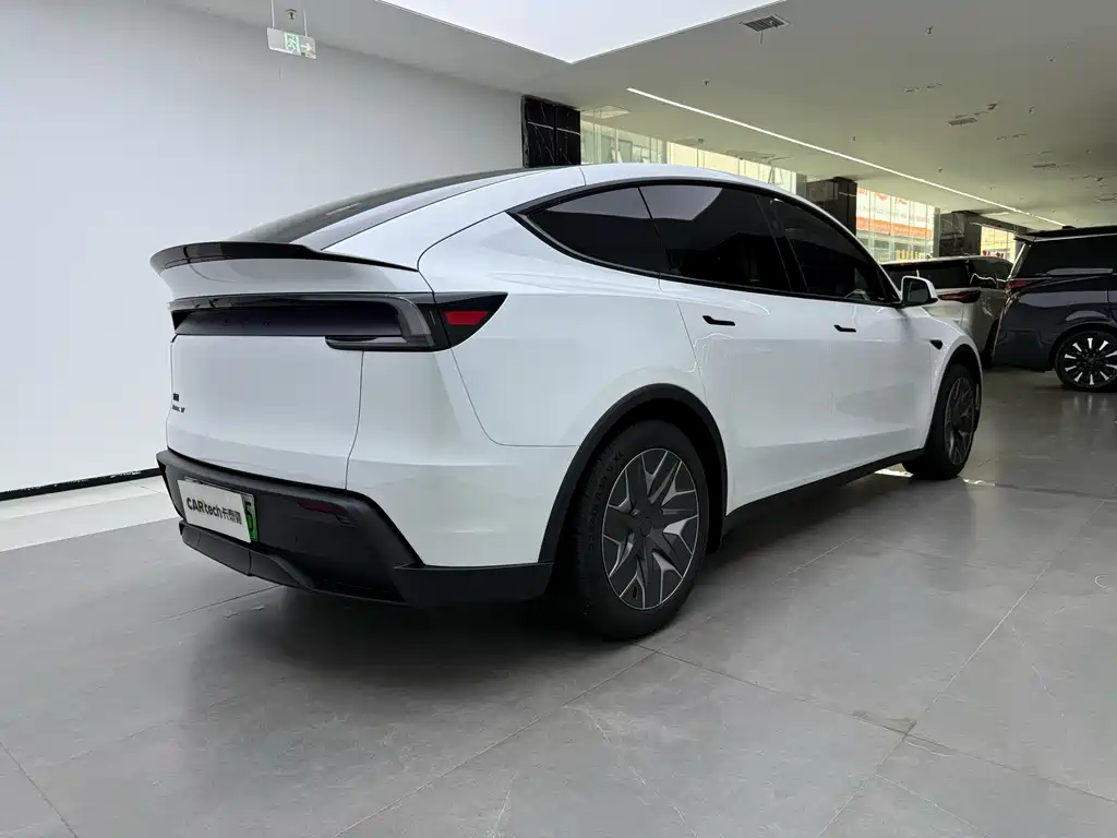 Tesla Model Y L 2026 — фото 16