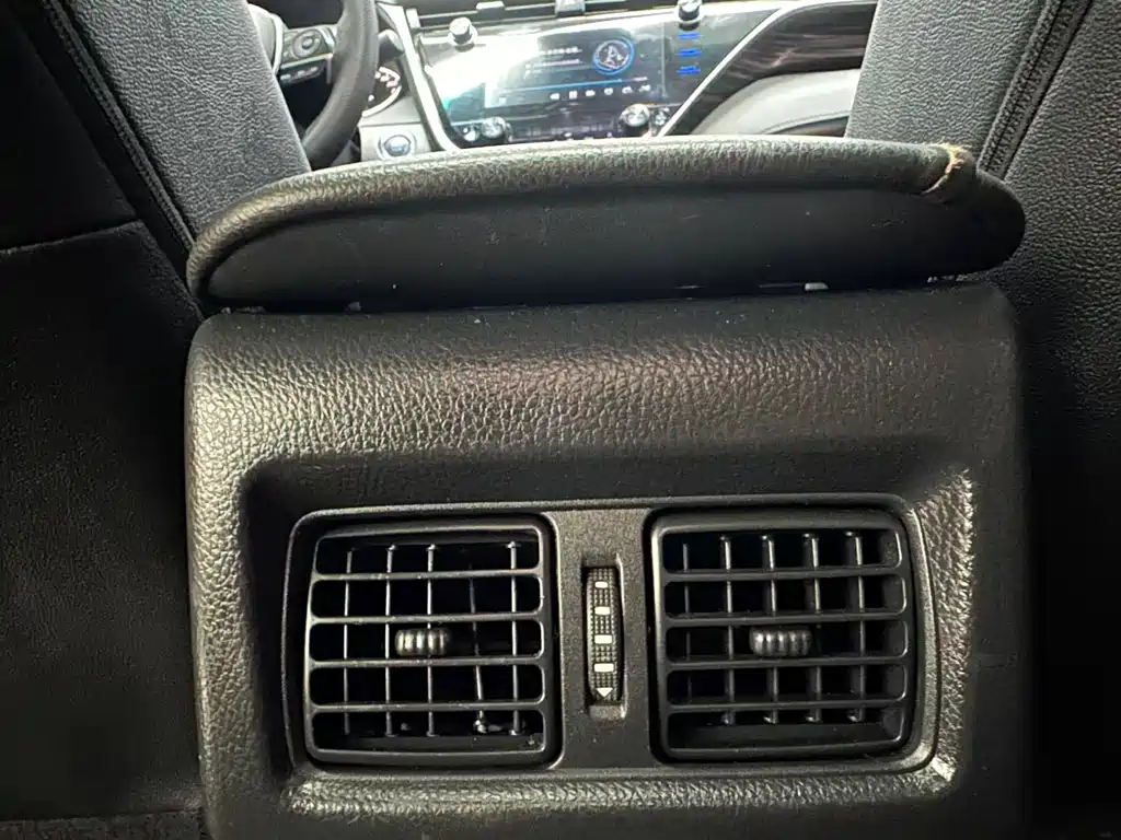Toyota Camry 2020 — фото 12