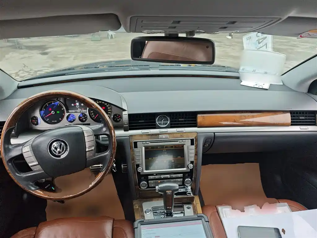Volkswagen Phaeton 2015 — фото 10