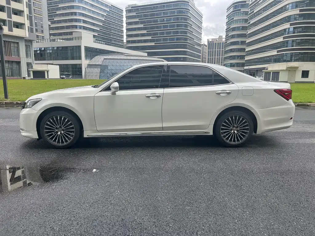 Toyota Crown 2019