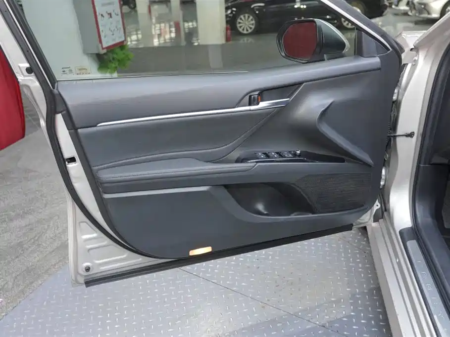 Toyota Camry 2020 — фото 18