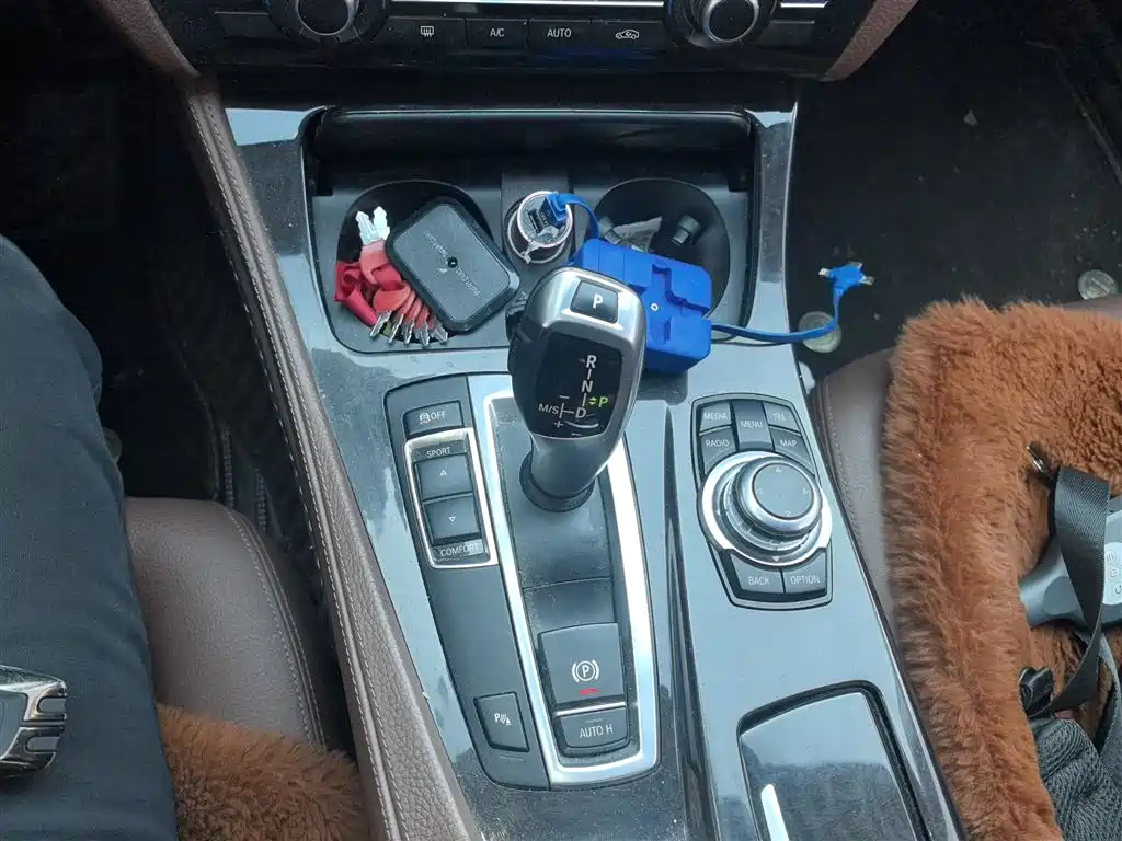 BMW 5 Series 2017 — фото 11