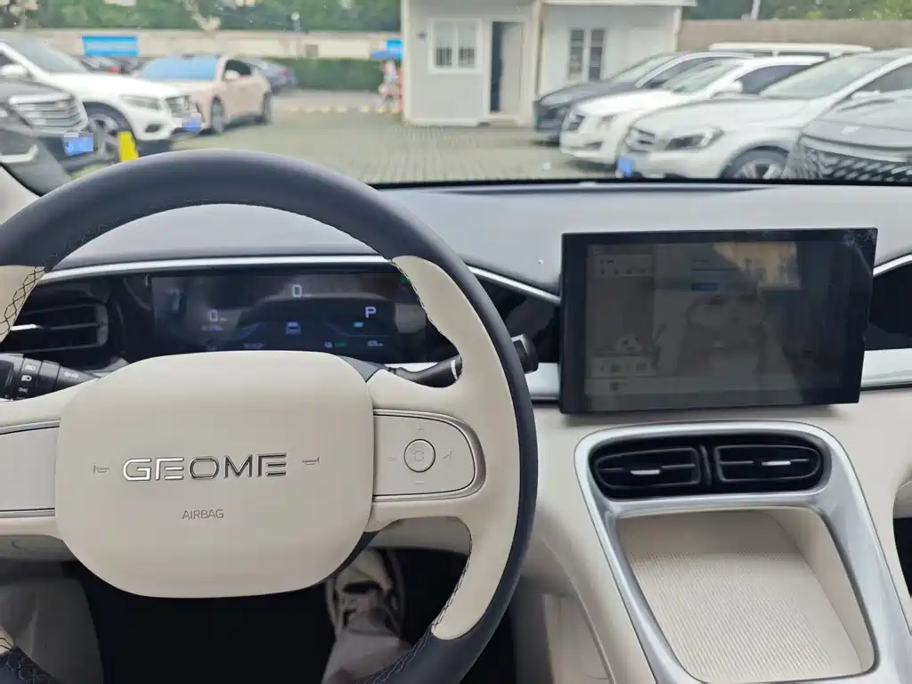 Geely Galaxy Starwish 2025 — фото 12