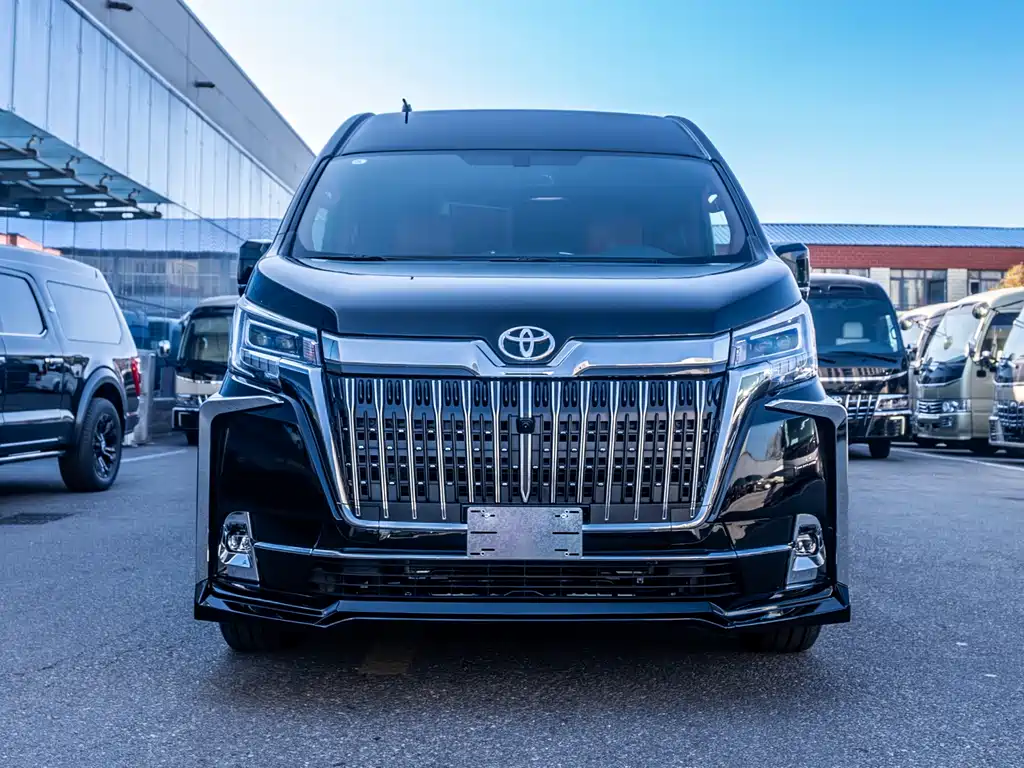 Toyota Hiace 2024 — фото 1