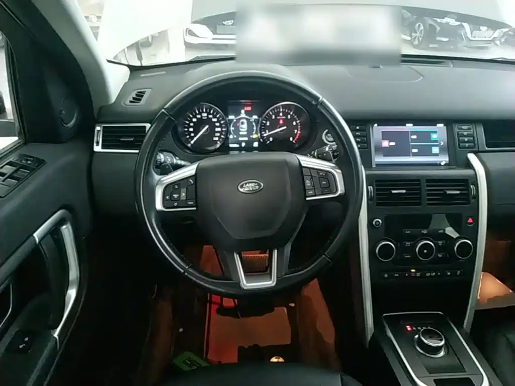Land Rover Discovery Sport 2018 — фото 11