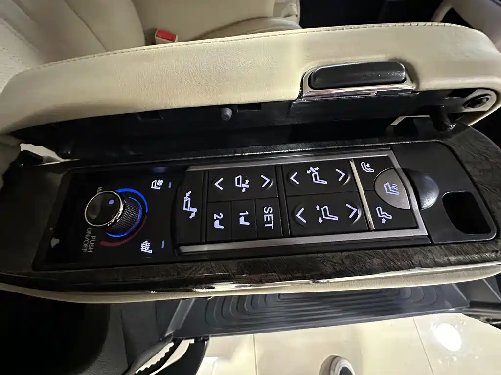 Mercedes-Benz Vito 2023 — фото 11