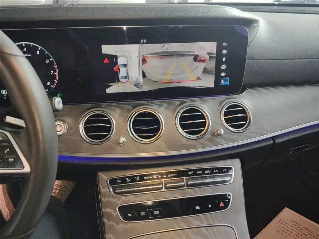 Mercedes-Benz E-Class 2022 — фото 13