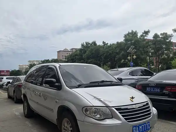 Chrysler Grand Dragon 2010