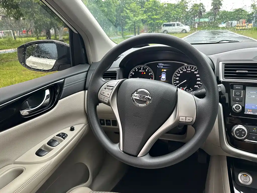 Nissan Tiida 2019 — фото 10