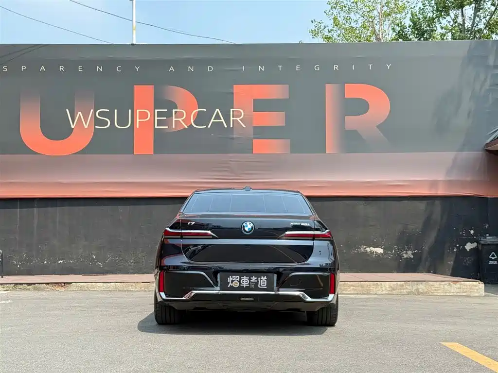 BMW i7 2025