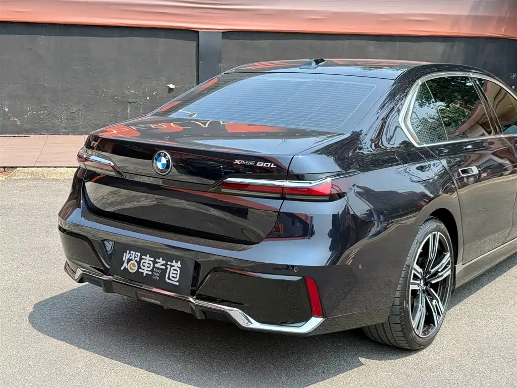 BMW i7 2025 — фото 18