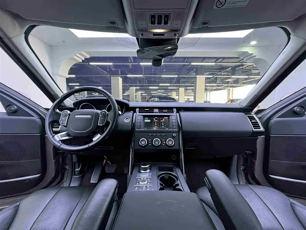 Land Rover Discovery 2017 — фото 16