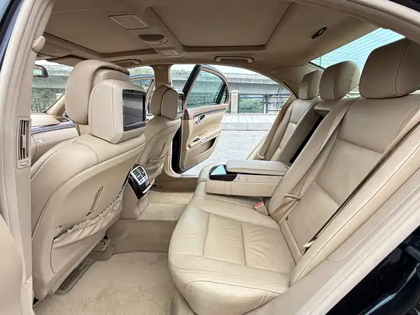 Mercedes-Benz S-Class 2010