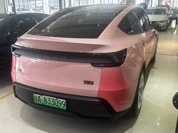 Tesla Model Y 2025
