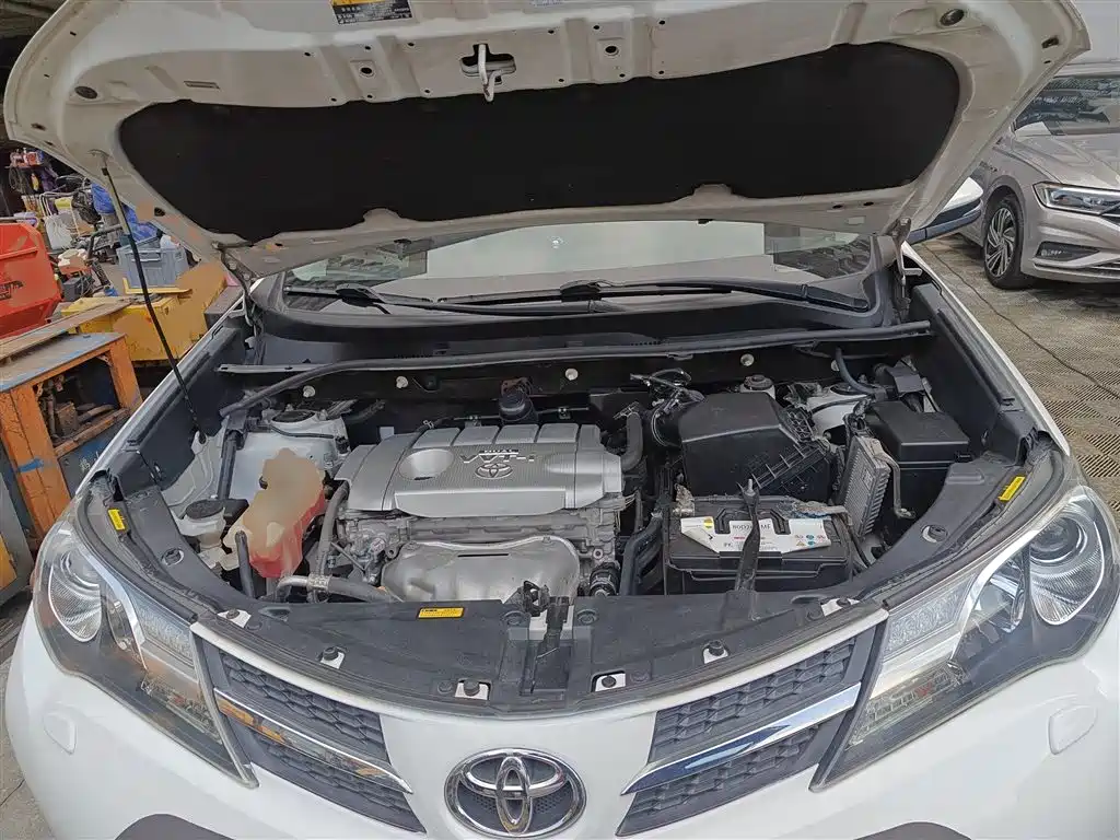 Toyota RAV4 2014 — фото 16
