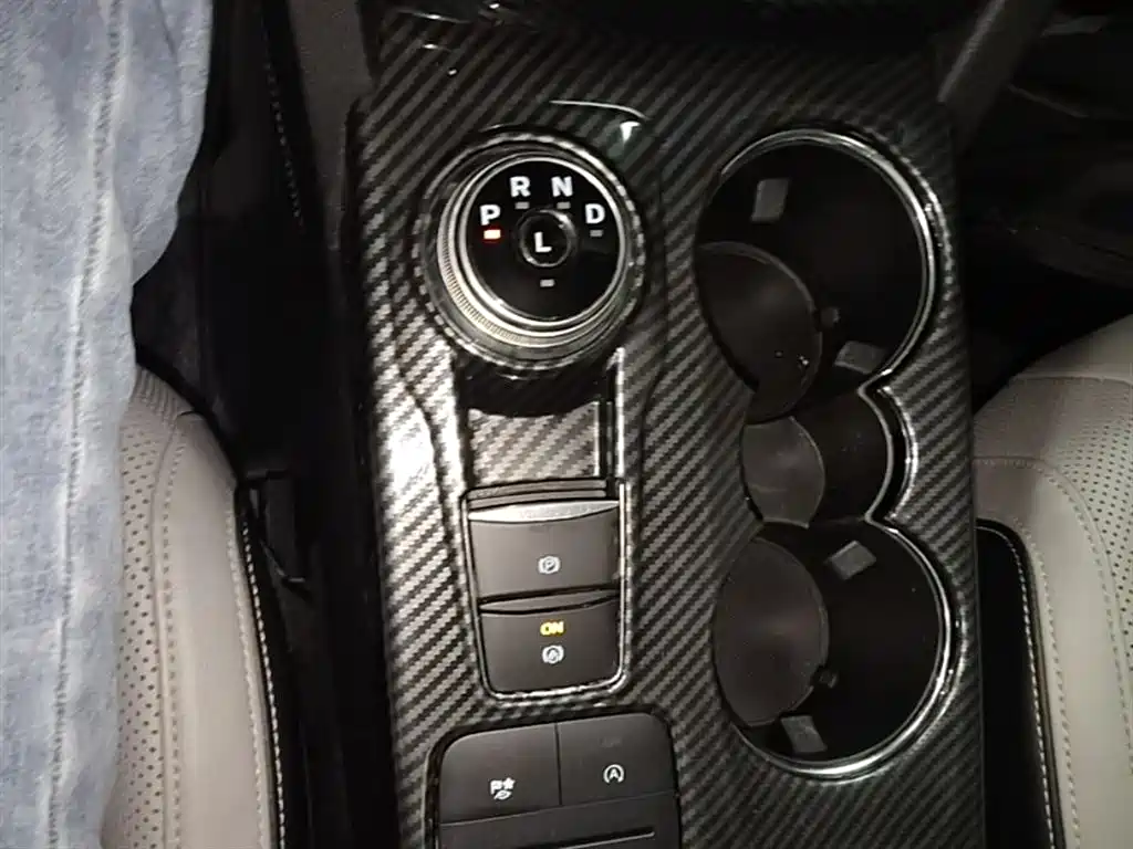 Ford Escape 2020 — фото 14