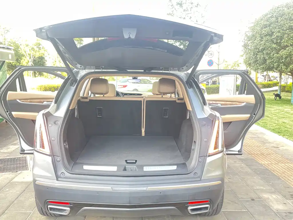 Cadillac XT5 2025 — фото 12