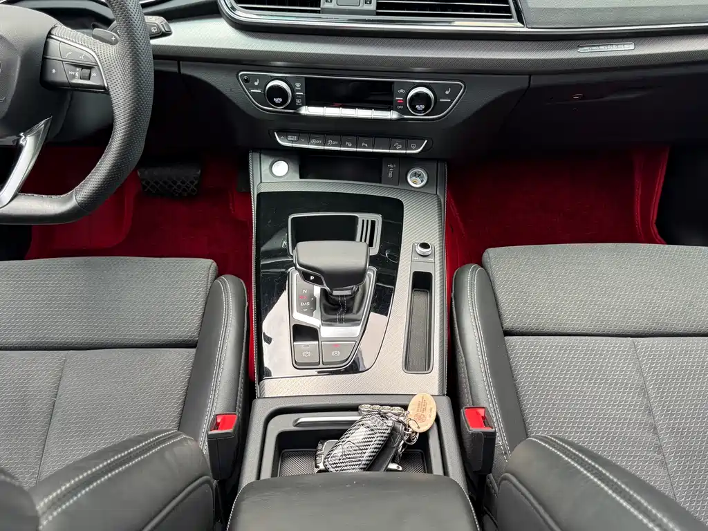 Audi Q5L Sportback 2022 — фото 15