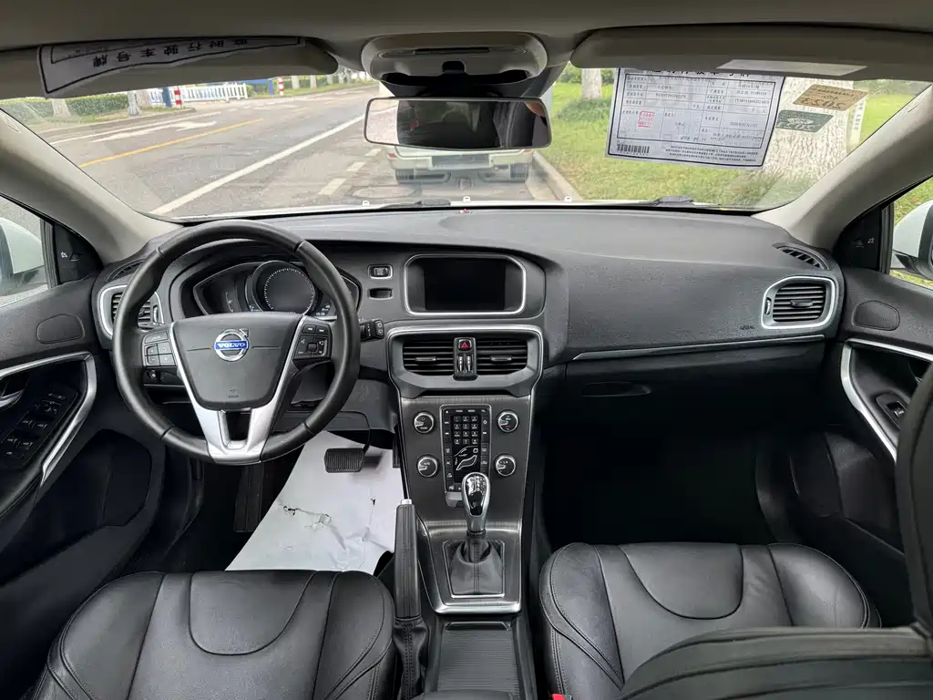 Volvo V40 2015 — фото 16