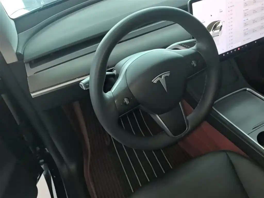 Tesla Model Y 2024 — фото 11