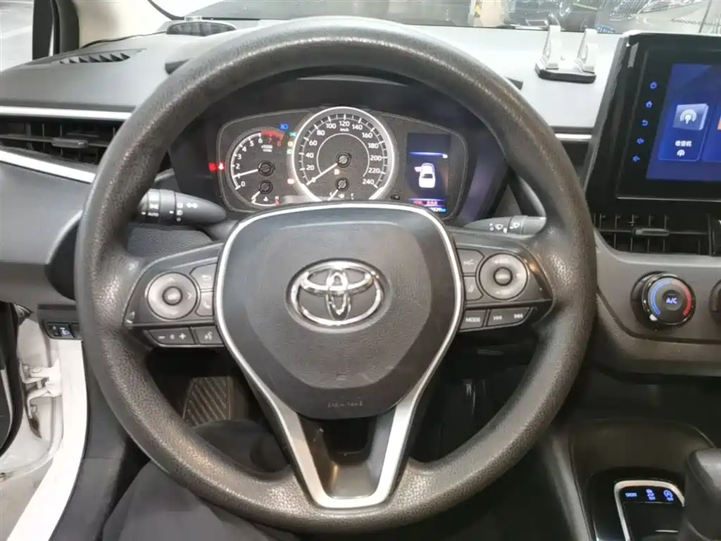 Toyota Corolla 2023 — фото 11