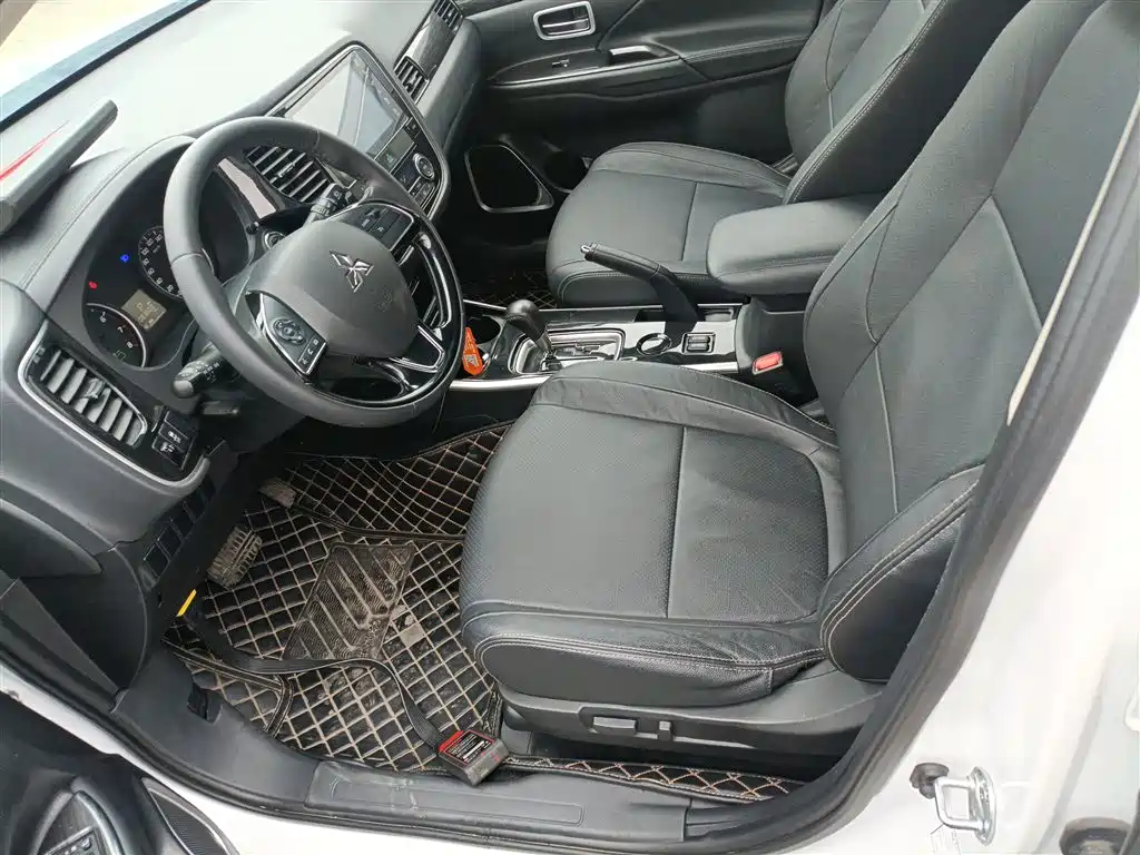Mitsubishi Outlander 2018 — фото 15