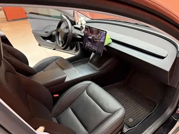 Tesla Model 3 2025