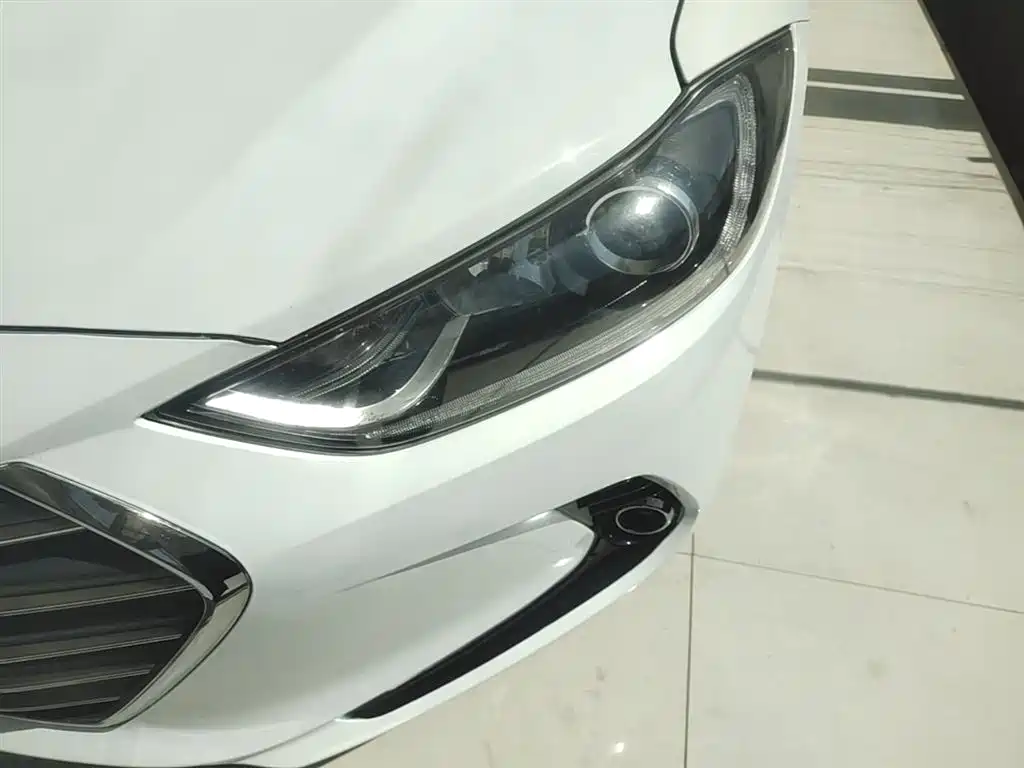 Hyundai Elantra 2019 — фото 24