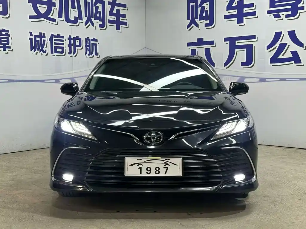 Toyota Camry 2022 — фото 2