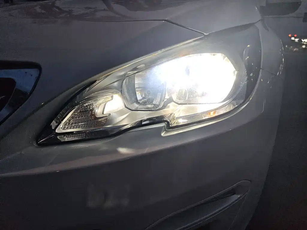 Peugeot 408 2018