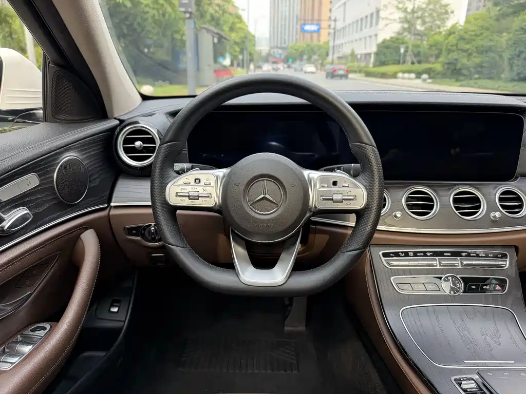 Mercedes-Benz E-Class 2020 — фото 16