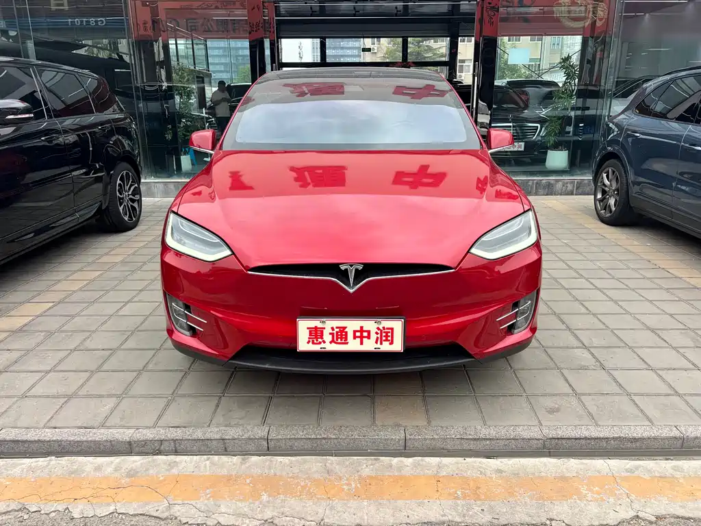 Tesla Model X 2017 — фото 2
