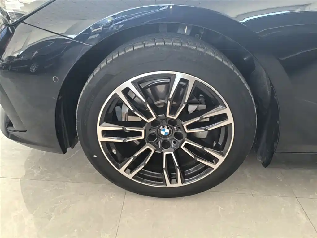 BMW 5 Series 2024 — фото 23