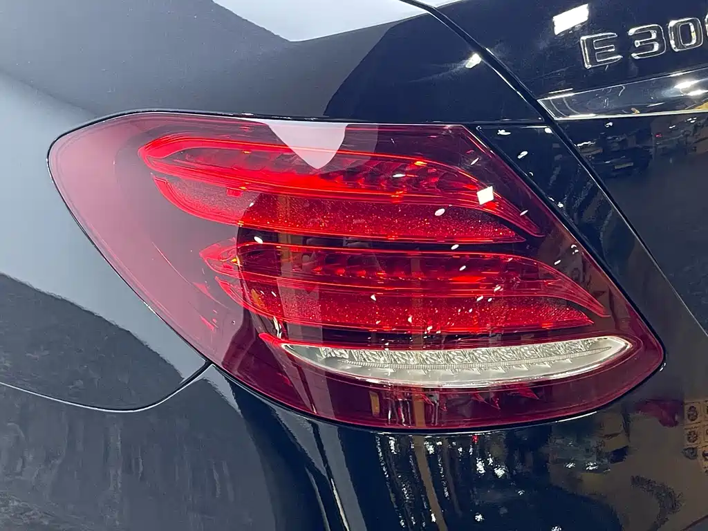 Mercedes-Benz E-Class 2020 — фото 10