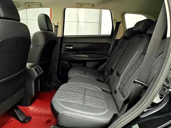 Mitsubishi Outlander 2023