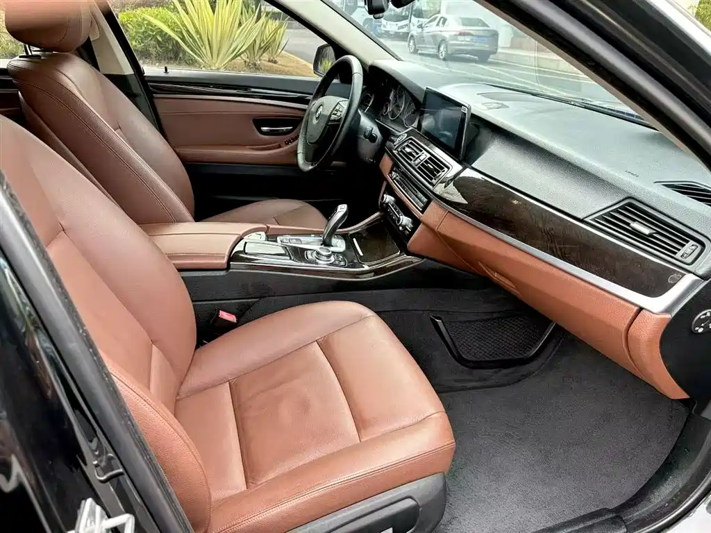 BMW 5 Series 2016 — фото 13